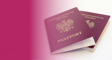 Paszport na biurku