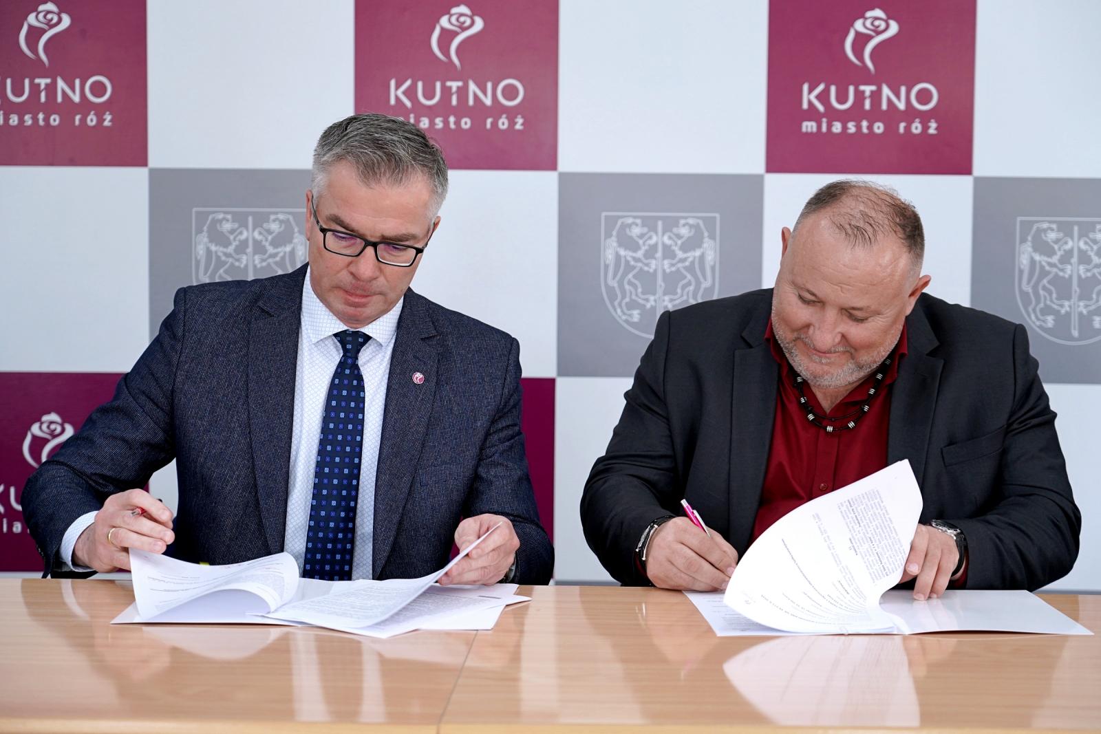 Podpisanie umowy na basen przy SP9