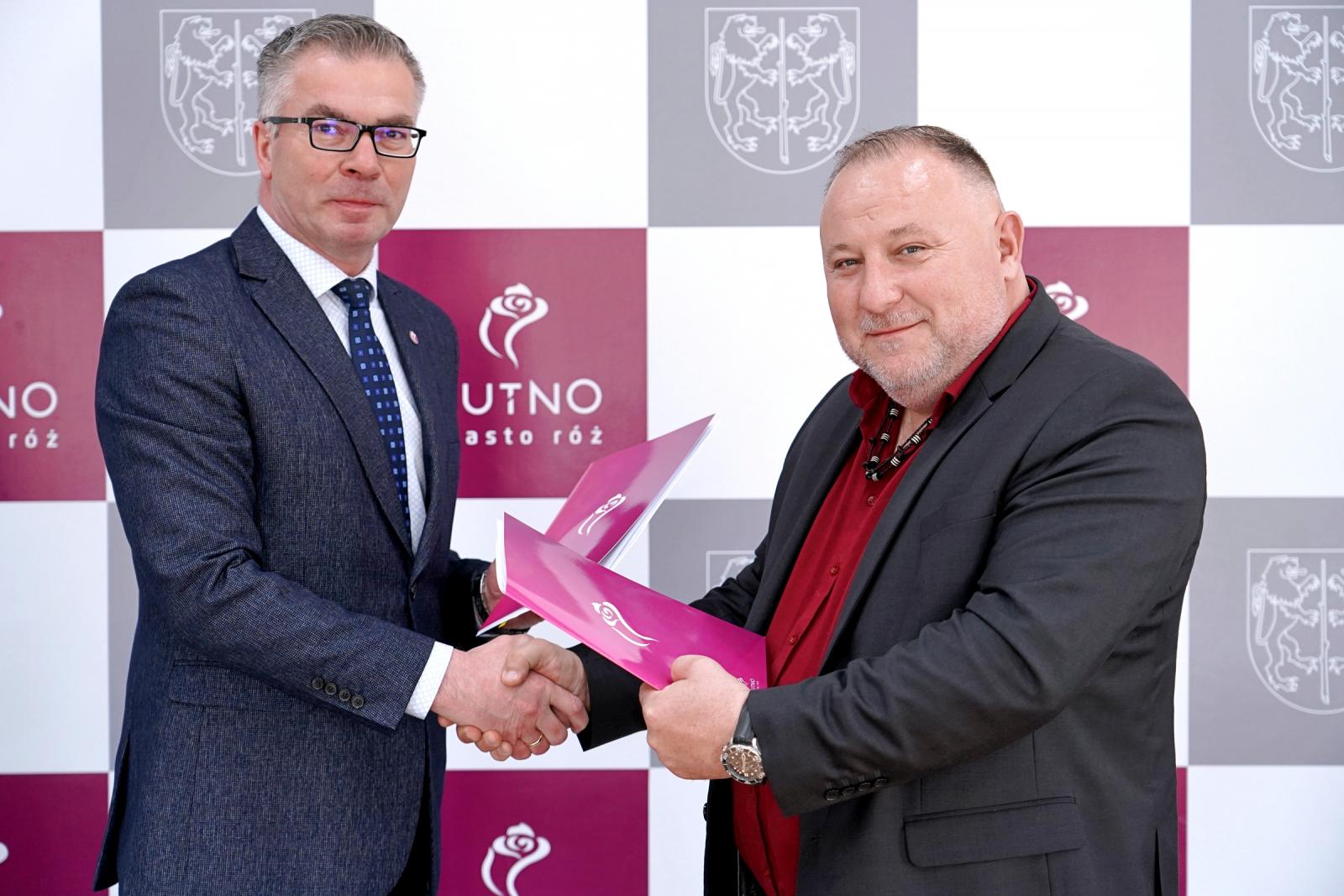 Podpisanie umowy na basen przy SP9