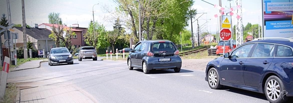 Na zdjęciu widać przejazd na ulicy Łąkoszyńskiej
