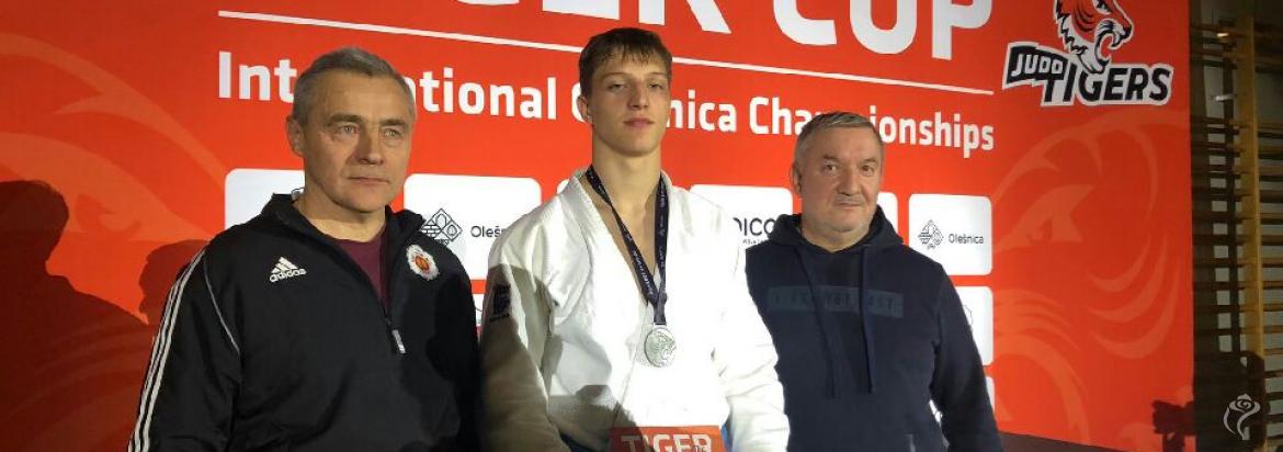 Miłosz Myszkowski na podium zawodów w Oleśnicy