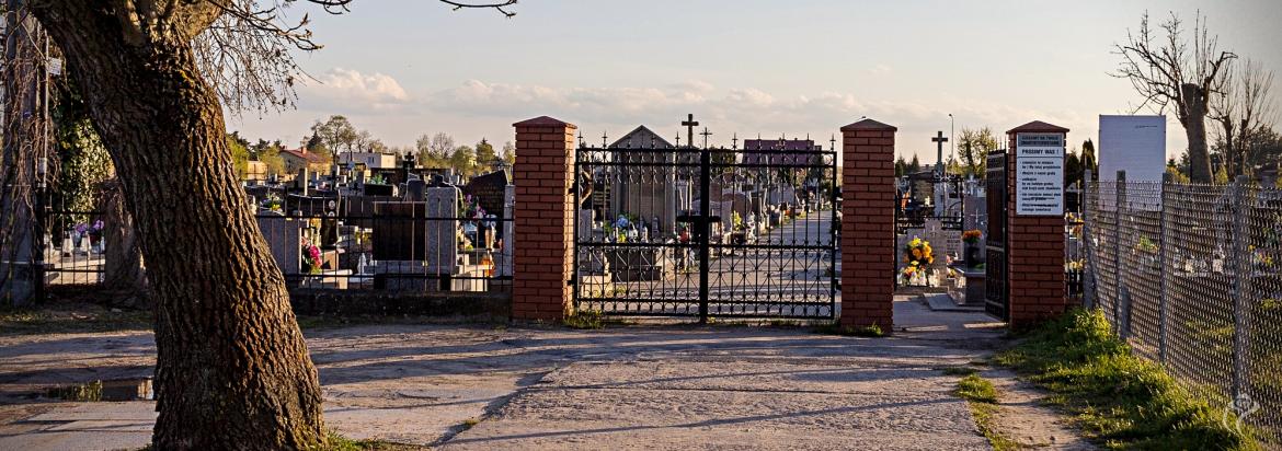 Brama cmentarz Łąkoszyn