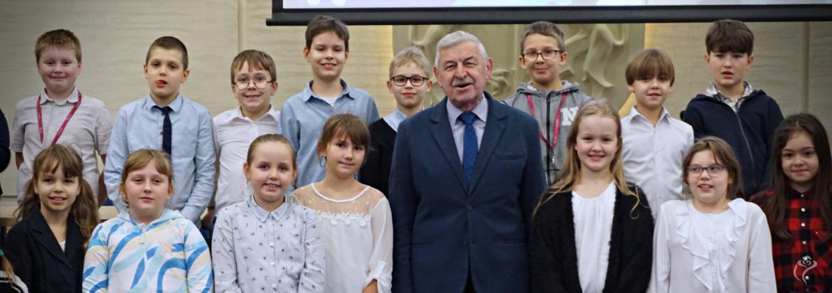 Uczniowie z SP2 z prezydentem Zbigniewem Burzyńskim