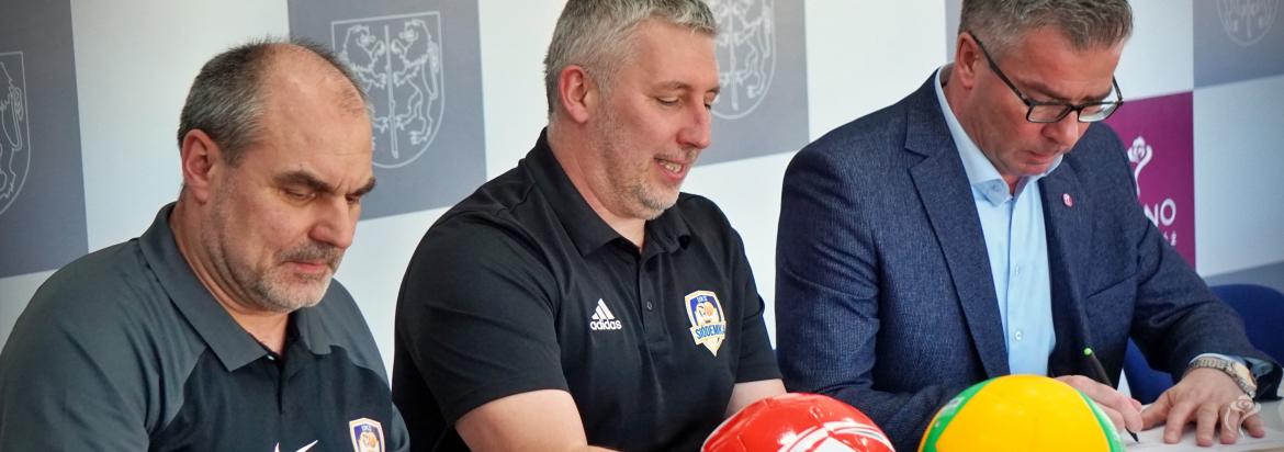 Podpisanie umów na dotację Mój Pierwszy Trening