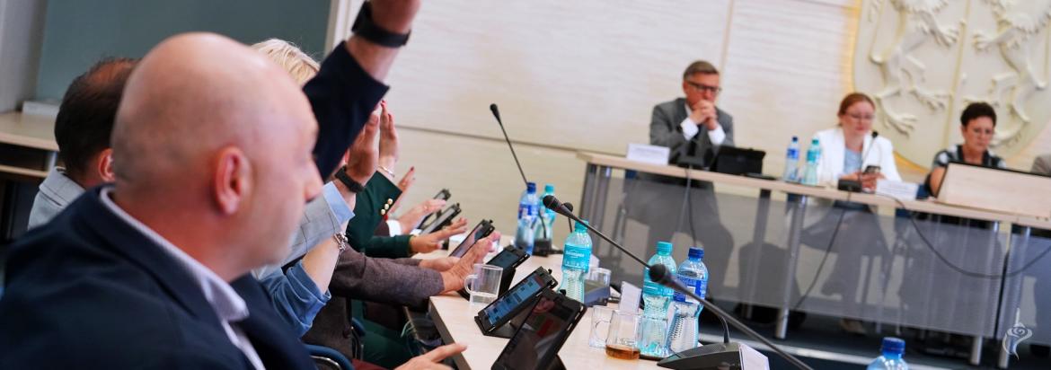 Głosowanie podczas sesji Rady Miasta Kutno