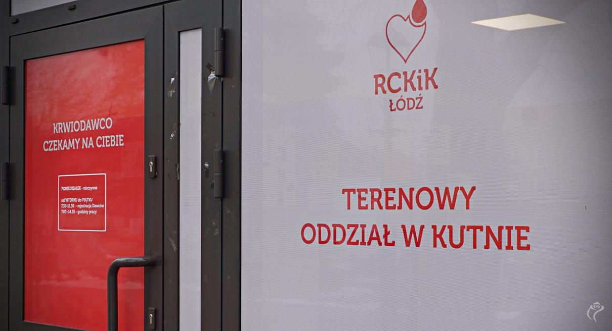 Drzwi punktu krwiodawstwa