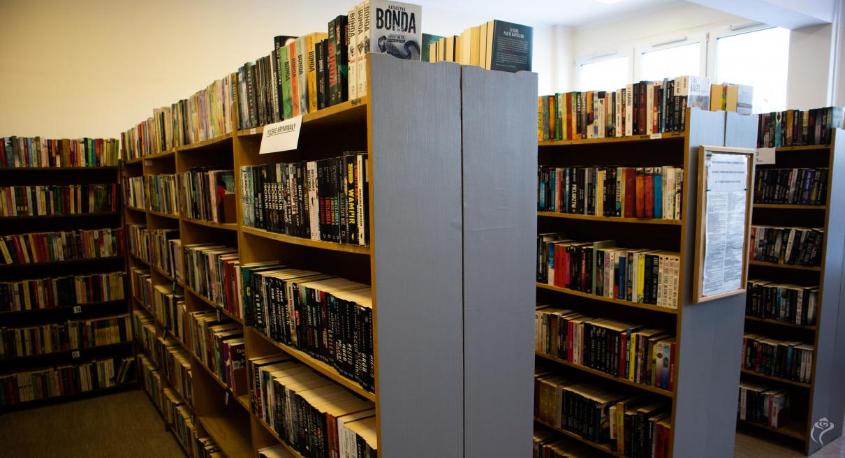 Regał biblioteczne