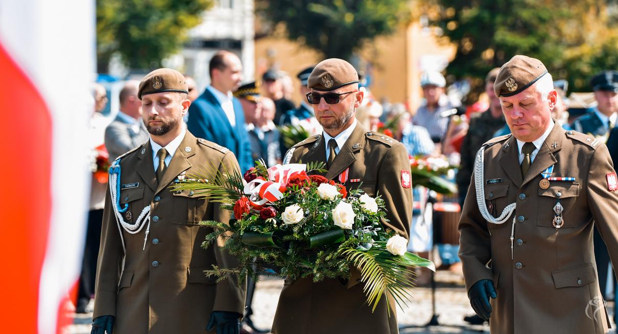Zdjęcie z obchodów 104. rocznicy Bitwy Warszawskiej oraz Święta Wojska Polskiego