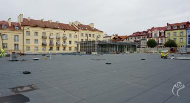 Postęp prac na Placu Wolności i Rynku Zduńskim