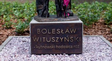 Zdjęcie z uroczystości odsłonięcia pomnika Bolesława Wituszyńskiego