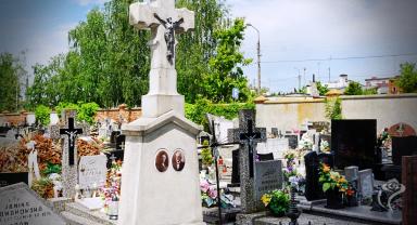Na zdjęciu pomnik przy grobie A. Troczewskiego