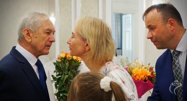 Prezydent Burzyński wręcza odznaczenia za długoletnie pożycie małżeńskie