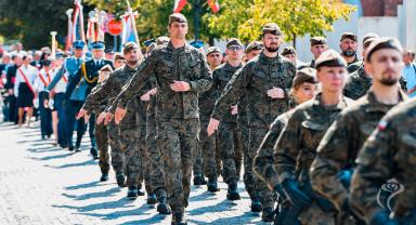 Zdjęcie z obchodów 104. rocznicy Bitwy Warszawskiej oraz Święta Wojska Polskiego