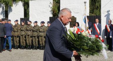 W hołdzie Bohaterom