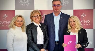 Podpisanie umów na Mój Pierwszy Trening