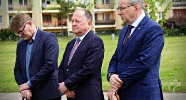 35 drzew na 35-lecie samorządu