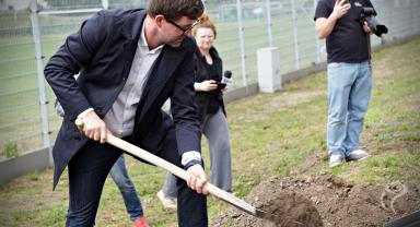 35 drzew na 35-lecie samorządu