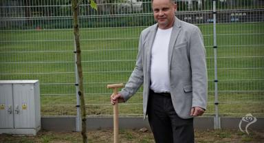 35 drzew na 35-lecie samorządu