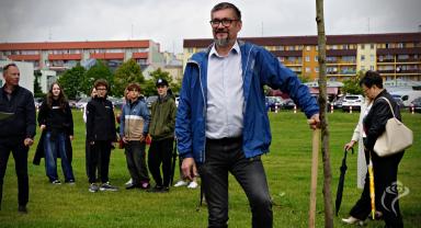 35 drzew na 35-lecie samorządu