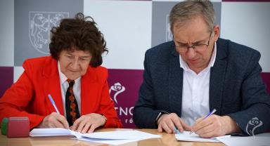 Podpisanie umów w zakresie przeciwdziałania uzależnieniom oraz w zakresie ochrony zdrowia