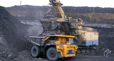 Na zdjęciu widać maszyny pracujące w kopalni węgla