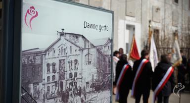 Tablica informacyjna dotycząca kutnowskiego getta