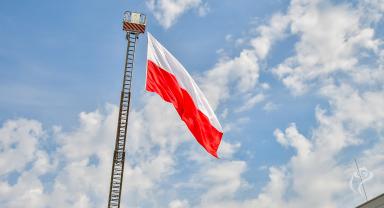 Wywieszona flaga Polski