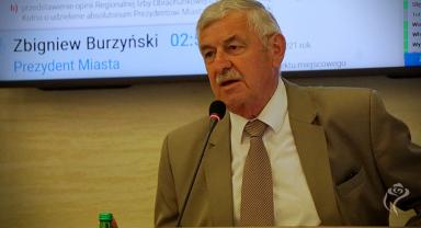 Zbigniew Burzyński podczas sesji absolutoryjnej