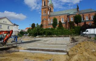 Postęp prac na Placu Wolności i Rynku Zduńskim