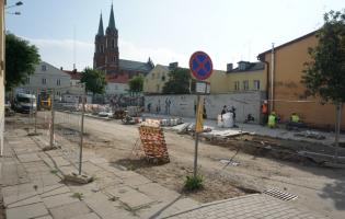 Postęp prac na Placu Wolności i Rynku Zduńskim