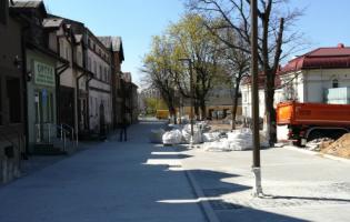 [Fotorelacja] Postęp prac na Placu Wolności i Rynku Zduńskim