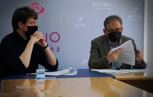 Na zdjęciu widać dwie osoby