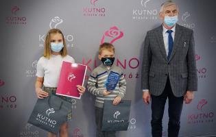 Na zdjęciu widać trzy osoby