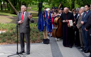 Zdjęcie z uroczystości odsłonięcia pomnika Bolesława Wituszyńskiego