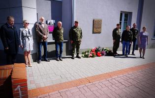Na zdjęciu widać dziewięć osób