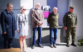 Na zdjęciu widać pięć osób