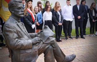 Na zdjęciu widać pomnik Antoniego Troczewskiego 