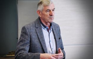Na zdjęciu widać prezydenta Kutna Zbigniewa Burzyńskiego