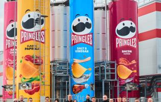 Zespół odpowiedzialny za projekt Chopin na tle silosów Pringles Fot. Der Blitz
