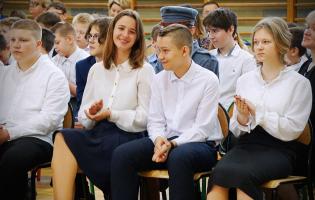 Szkoła Podstawowa nr 2 w Kutnie ma swój sztandar