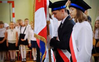 Szkoła Podstawowa nr 2 w Kutnie ma swój sztandar