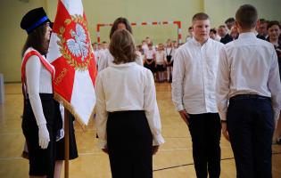 Szkoła Podstawowa nr 2 w Kutnie ma swój sztandar