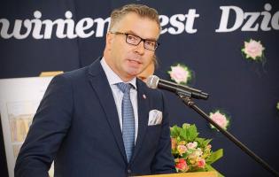 Szkoła Podstawowa nr 2 w Kutnie ma swój sztandar