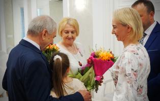 Prezydent Burzyński wręcza odznaczenia za długoletnie pożycie małżeńskie