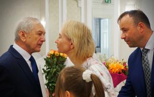 Prezydent Burzyński wręcza odznaczenia za długoletnie pożycie małżeńskie