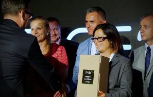 Zdjęcie z wręczenia decyzji o wparciu dla firm inwestujących w Łódzkiej SSE