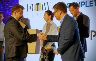 Zdjęcie z wręczenia decyzji o wparciu dla firm inwestujących w Łódzkiej SSE