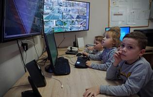 Dzieci z Punktu Przedszkolnego nr 3 w Urzędzie Miasta 