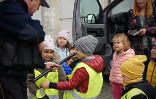 Dzieci z Punktu Przedszkolnego nr 3 w Urzędzie Miasta 