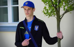 Ukraińscy sportowcy na dziedzińcu Pałacu Saskiego
